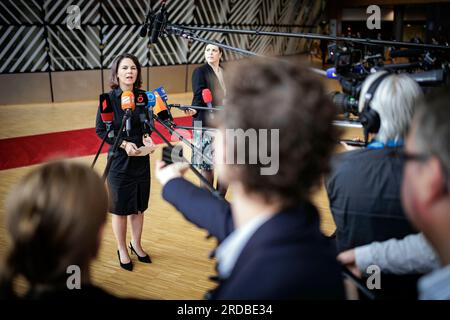 Brüssel, Belgien. 20. Juli 2023. Die Bundesaußenministerin Annalena Baerbock wurde vor einer Arbeitssitzung der EU-Außenminister vor der Tür getroffen. Brüssel, Den 20.07.2023. Kredit: dpa/Alamy Live News Stockfoto