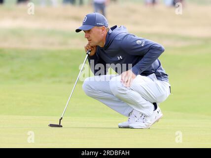 Hoylake, Großbritannien. 20. Juli 2023. American Jordan Spieth stellt am ersten Tag der Open Championship 151. in Hoylake am Donnerstag, den 20. Juli 2023, einen Putt auf das erste Grün. Foto: Hugo Philpott/UPI Credit: UPI/Alamy Live News Stockfoto