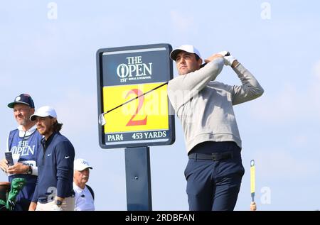 Hoylake, Großbritannien. 20. Juli 2023. American Scottie Scheffler schlägt am ersten Tag bei der Open Championship 151. in Hoylake am Donnerstag, den 20. Juli 2023 auf dem zweiten Loch ab. Foto: Hugo Philpott/UPI Credit: UPI/Alamy Live News Stockfoto