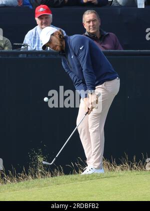 Hoylake, Großbritannien. 20. Juli 2023. Der englische Tommy Fleetwood gewinnt am ersten Tag der Open Championship 151. in Hoylake am Donnerstag, den 20. Juli 2023, das erste Grün. Foto: Hugo Philpott/UPI Credit: UPI/Alamy Live News Stockfoto