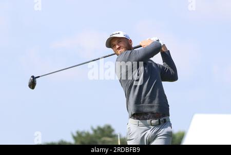 Hoylake, Großbritannien. 20. Juli 2023. Das American Wyndham Clark fährt am ersten Tag bei der Open Championship 151. in Hoylake am Donnerstag, den 20. Juli 2023 auf das zweite Loch. Foto: Hugo Philpott/UPI Credit: UPI/Alamy Live News Stockfoto