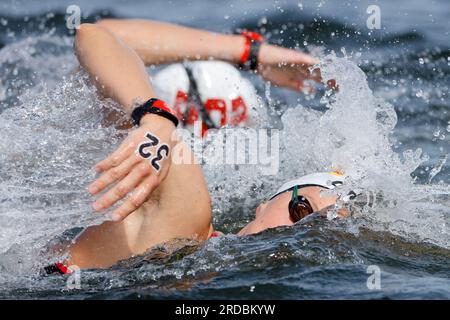 Fukuoka, Japan. 15. Juli 2023. FUKUOKA, JAPAN - 15. JULI: Leonie Beck aus Deutschland tritt am 2. Tag der Fukuoka 2023 World Aquatics Championships im Seaside Momochi Beach Park am 15. Juli 2023 in Fukuoka, Japan, an der Open Water Women's 10km an. (Foto: Nikola Krstic/BSR Agency) Kredit: BSR Agency/Alamy Live News Stockfoto