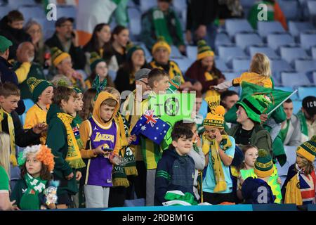 20. Juli 2023; Stadium Australia, Sydney, NSW, Australien: FIFA Womens World Cup Group B Fußball, Australien gegen Republik Irland; australische Fans jubeln ihr Team an Stockfoto