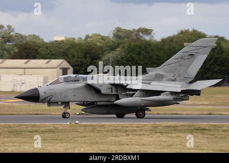 Die italienische Luftwaffe Tornado kommt auf der Royal International Air Tattoo 2023 an. Stockfoto