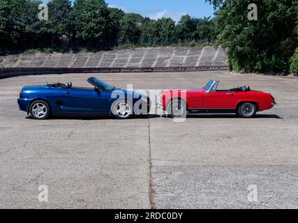 Großartige Sportwagen verschiedener Generationen - Mk1 MA Mazda MX5, MG Midget, MG-F und Mk1 VW Golf GTi Stockfoto