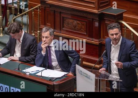 Francois De Smet von Defi, Premierminister Alexander De Croo und Joris Vandenbroucke von Vooruit, die am Donnerstag, den 20. Juli 2023, auf einer Plenarsitzung der Kammer im Bundesparlament in Brüssel abgebildet wurden. BELGA FOTO NICOLAS MAETERLINCK Stockfoto