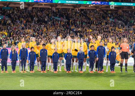 Sydney, Australien. 20. Juli 2023. Australische Spieler stellen sich vor einem Spiel der Gruppe B zwischen Australien und Irland auf der FIFA Women's World Cup Australia & Neuseeland 2023 in Sydney, Australien, am 20. Juli 2023 auf. Kredit: Hu Jingchen/Xinhua/Alamy Live News Stockfoto