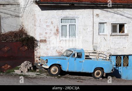 Ein Oldtimer in einer Straße Stockfoto