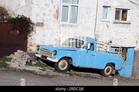 Ein Oldtimer in einer Straße Stockfoto