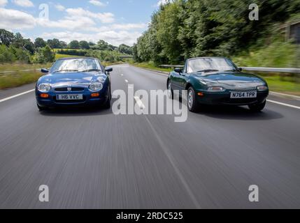 Offene Sportwagen MGF und Mk1 Mazda MX5 Stockfoto