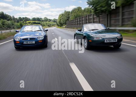 Offene Sportwagen MGF und Mk1 Mazda MX5 Stockfoto