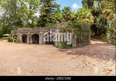 Der Park des Castello dal Pozzo, historisches Resort am Lago Maggiore, im Dorf Oleggio Castello, Verbania, Italien Stockfoto