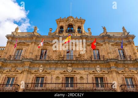 Das Rathaus am Plaza Mayor in Salamanca, Castilla y Leon, Spanien. Stockfoto