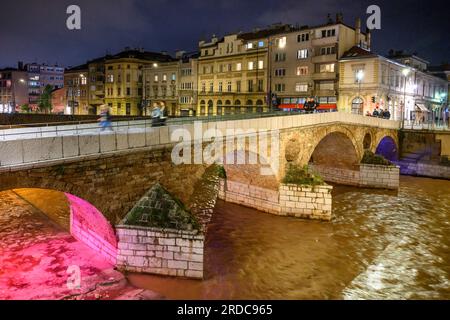 Die lateinische Brücke über den Miljacka neben der Siite der Ermordung von Erzherzog Franz Ferdinand im Jahr 1914. Sarajevo, Zentralbosnien Herz Stockfoto