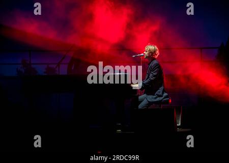 Gardone Riviera, Italien. 19. Juli 2023. Tom Odell Live-Konzert im Anfiteatro del Vittoriale in Gardone Riviera Italien Juli 19 2023 (Foto: Andrea Ripamonti/NurPhoto) Kredit: NurPhoto SRL/Alamy Live News Stockfoto