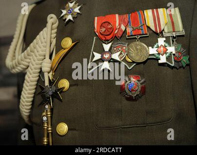 Die Geschichte Lettlands. Verteidigung der Republik Lettland (1918-1940). Militäruniform von Oberst Alexander Plensners (1892-1984), einem Teilnehmer am lettischen Freiheitskampf. Details der Dekoration. Lettisches Kriegsmuseum. Riga. Lettland. Stockfoto