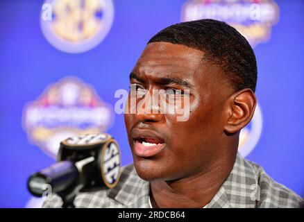 Nashville, Tennessee, USA. 20. Juli 2023. Ole Miss's CEDRIC JOHNSON beantwortet bei den SEC Football Media Days in Nashville Fragen aus den Medien. (Kreditbild: © Camden Hall/ZUMA Press Wire) NUR REDAKTIONELLE VERWENDUNG! Nicht für den kommerziellen GEBRAUCH! Stockfoto