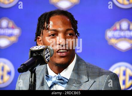 Nashville, Tennessee, USA. 20. Juli 2023. DEANTRE PRINCE von Ole Miss beantwortet bei den SEC Football Media Days in Nashville Fragen aus den Medien. (Kreditbild: © Camden Hall/ZUMA Press Wire) NUR REDAKTIONELLE VERWENDUNG! Nicht für den kommerziellen GEBRAUCH! Stockfoto