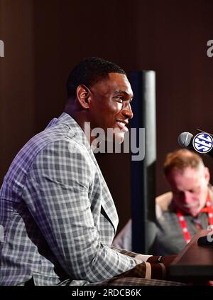 Nashville, Tennessee, USA. 20. Juli 2023. Ole Miss's CEDRIC JOHNSON beantwortet bei den SEC Football Media Days in Nashville Fragen aus den Medien. (Kreditbild: © Camden Hall/ZUMA Press Wire) NUR REDAKTIONELLE VERWENDUNG! Nicht für den kommerziellen GEBRAUCH! Stockfoto