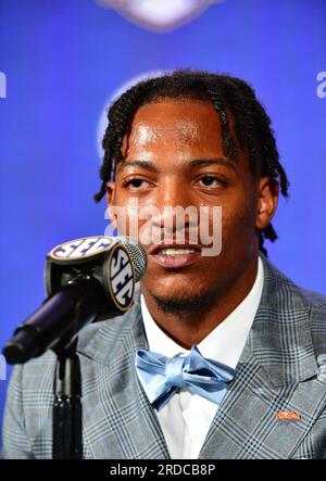 Nashville, Tennessee, USA. 20. Juli 2023. DEANTRE PRINCE von Ole Miss beantwortet bei den SEC Football Media Days in Nashville Fragen aus den Medien. (Kreditbild: © Camden Hall/ZUMA Press Wire) NUR REDAKTIONELLE VERWENDUNG! Nicht für den kommerziellen GEBRAUCH! Stockfoto