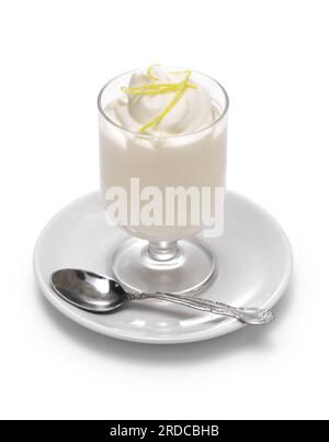 Lemon Syllabub, Englisches Schlagsahne-Dessert Stockfoto