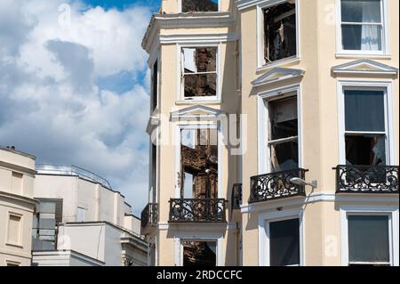 Überreste des verfallenen denkmalgeschützten Royal Albion Hotels, das am Samstag, den 15. Juli 2023, in der Stadt Brighton, Großbritannien, ausbrach. Stockfoto