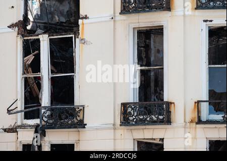 Überreste des verfallenen denkmalgeschützten Royal Albion Hotels, das am Samstag, den 15. Juli 2023, in der Stadt Brighton, Großbritannien, ausbrach. Stockfoto