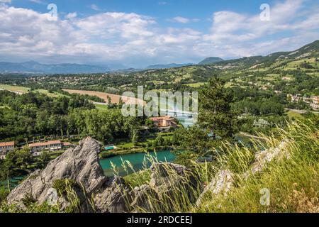 Geografie / Reise, Frankreich, Provence, Sisteron, Blick auf den Fluss DInsurance im Dorf Sisteron, ADDITIONAL-RIGHTS-CLEARANCE-INFO-NOT-AVAILABLE Stockfoto