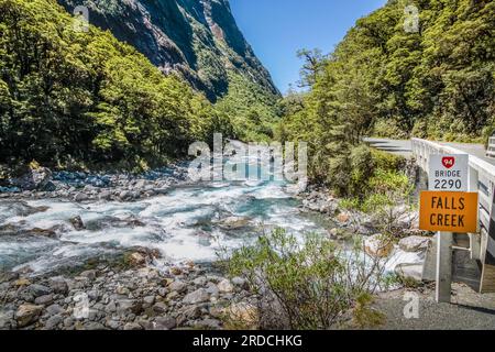 Geografie/Reise, Neuseeland, Southland, Falls Creek an der Milford Road, Southland, ADDITIONAL-RIGHTS-CLEARANCE-INFO-NOT-AVAILABLE Stockfoto