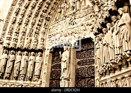 Westfassade der Kathedrale Notre Dame Stockfoto