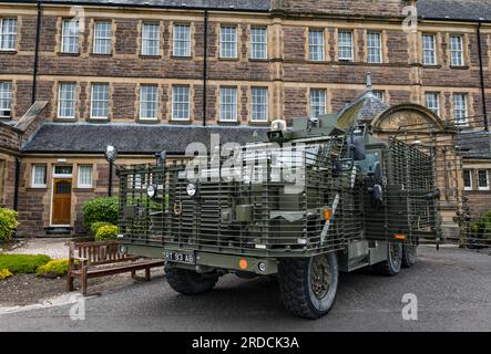 Schwer gepanzertes Militärfahrzeug, Redford Army Barracks, Edinburgh, Schottland, Großbritannien Stockfoto