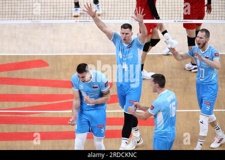 Danzig, Polen. 20. Juli 2023. Klemen Cebulj Jan Kozamernik Tine Urnaut beim FIVB Volleyball Männer-Nationen-Spiel zwischen Japan und Slowenien am 20. Juli 2023 in Danzig Polen. (Foto: Piotr Matusewicz/PressFocus/Sipa USA) Guthaben: SIPA USA/Alamy Live News Stockfoto