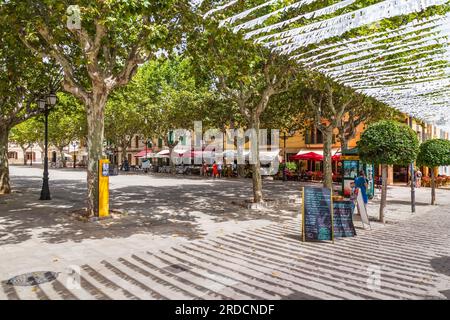 Marktplatz - plaza del conqueridor, im historischen Zentrum von Arta, Mallorca, Spanien. Stockfoto