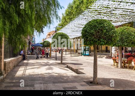 Straße im historischen Zentrum von Arta, Mallorca, Spanien. Stockfoto