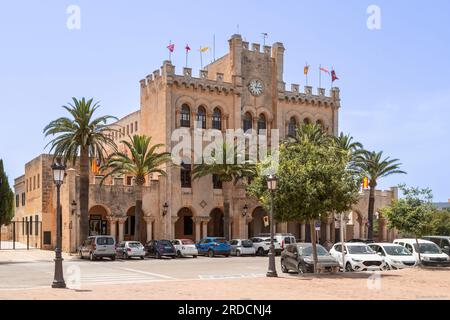 Rathaus von Ciutadella de Menorca in der historischen Altstadt auf der spanischen Insel Menorca. Stockfoto