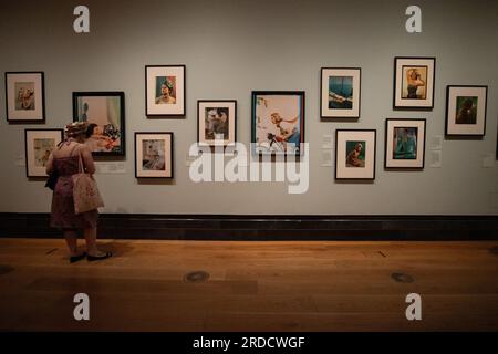 FOTO: JEFF GILBERT, 20. Juli 2023 National Portrait Gallery, London, UK Yevonde: Life and Colour. Die Ausstellung zeigt Porträts und Stillebenswerke, die Yevonde während einer farbenfrohen sechzigjährigen Karriere produziert hat, und stützt sich auf das Archiv ihres Werks, das 2021 von der Galerie erworben wurde. Eine Erkundung des Lebens und der Karriere von Yevonde, dem Pionierfotografen in London, der in den 1930er Jahren die Verwendung der Farbfotografie vorführte Stockfoto