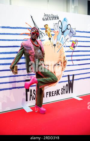 München, Deutschland. 20. Juli 2023. Papis Loveday kommt zur deutschen Premiere von Jean-Paul Gaultiers „Fashion Freak Show“. Kredit: Matthias Balk/dpa/Alamy Live News Stockfoto