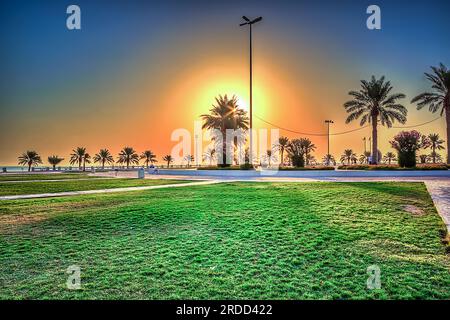 Morgenblick auf den Modon Lake bei Sonnenaufgang - Dammam, Saudi-Arabien. Stockfoto