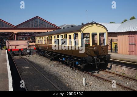 Aussichtssalon 80969 in GWR-Aufklebern am Bahnhof Kidderminster der Severn Valley Railway Stockfoto