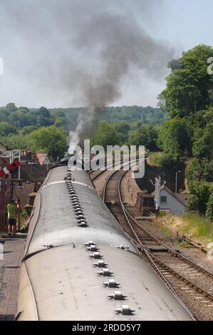 Das Dach der Kutschen, die von 127 Taw Valley transportiert werden, verlässt Bewdley mit der Severn Valley Railway Stockfoto