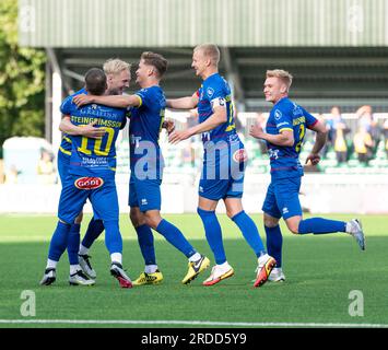 Park Hall, Oswestry, Shropshire, England, 20. Juli 2023. KA Akureyri feiert das Tor von Daníel Hafsteinsson während der ersten Qualifikationsrunde der UEFA Europa Conference League in der Saison 2023/2024 des Connah's Quay Nomads Football Club gegen Knattspyrnufélag Akureyrar/KA Akureyri in der Park Hall. (Bild: ©Cody Froggatt/Alamy Live News) Stockfoto