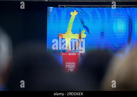 Gijon, Spanien, 20. Juli 2023: Der Präsident des Fürstentums Asturien, Adrian Barbon, spricht während der PSOE-Kundgebung am 20. Juli 2023 in Gijon, Spanien. Kredit: Alberto Brevers / Alamy Live News Stockfoto