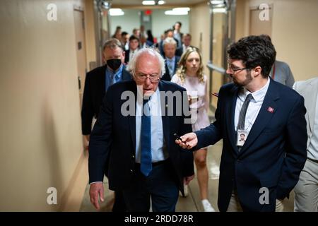 Washington, USA. 20. Juli 2023. Senator Bernie Sanders (I-VT) spricht zu den Medien in den USA Capitol, in Washington, DC, am Donnerstag, den 20. Juli, 2023. (Graeme Sloan/Sipa USA) Kredit: SIPA USA/Alamy Live News Stockfoto