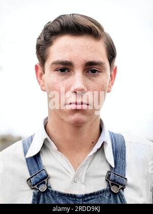 Sohn eines Wanderarbeiters, Arbeitslager Tulare, Visalia, Kalifornien, USA, Arthur Rothstein, USA Farm Security Administration, März 1940 (Colorized) Stockfoto