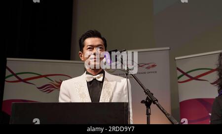 New York, USA. 19. Juli 2023. Schauspieler Louis Koo spricht bei einer Preisverleihung in New York, USA, am 19. Juli 2023. Louis Koo, einer der größten Stars Hongkongs, wurde am Mittwoch beim New York Asian Film Festival mit dem prestigeträchtigen außerordentlichen Star Asia Award ausgezeichnet. Kredit: Douglas Forrester/Xinhua/Alamy Live News Stockfoto