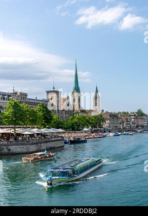 Blick auf die Altstadt von der Quaibrücke, Zürich, Zürich, Schweiz Stockfoto