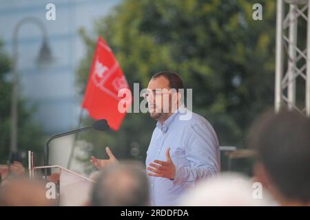 Gijon, Spanien. 20. Juli 2023. Der Präsident des Fürstentums Asturien, Adrian Barbon, sprach während der PSOE-Kundgebung am 20. Juli 2023 in Gijon, Spanien. (Foto: Alberto Brevers/Pacific Press) Kredit: Pacific Press Media Production Corp./Alamy Live News Stockfoto