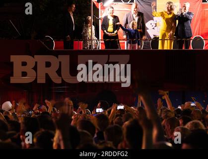 Brüssel, Belgien. 20. Juli 2023. Königin Mathilde von Belgien und König Philippe - Filip von Belgien, abgebildet während der "Bal National"-Feierlichkeiten, einem Abend mit Konzerten am Vorabend des belgischen Nationalfeiertags im Stadtviertel Marolles-Marollen in Brüssel, Donnerstag, den 20. Juli 2023. BELGA FOTO BENOIT DOPPAGNE Kredit: Belga News Agency/Alamy Live News Stockfoto