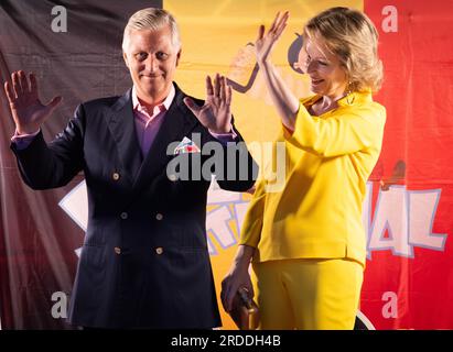 Brüssel, Belgien. 20. Juli 2023. König Philippe - Filip von Belgien und Königin Mathilde von Belgien, abgebildet während der "Bal National"-Feierlichkeiten, einem Abend mit Konzerten am Vorabend des belgischen Nationalfeiertags im Stadtviertel Marolles-Marollen in Brüssel, Donnerstag, den 20. Juli 2023. BELGA FOTO BENOIT DOPPAGNE Kredit: Belga News Agency/Alamy Live News Stockfoto