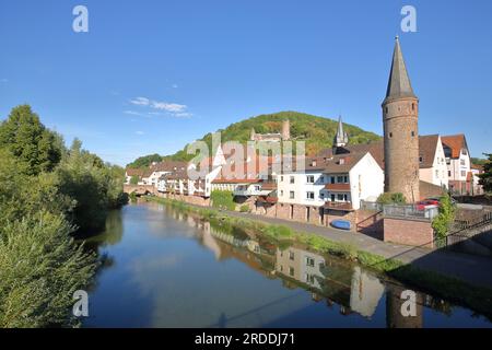 Fränkische Saale mit Hexenturm und Ruinen von Scherenburg, Gemünden, Main, Niederfrankreich, Franken, Bayern, Deutschland Stockfoto